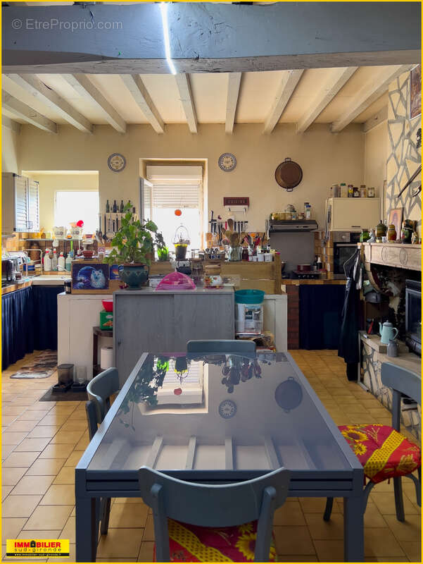 Autre à ILLATS