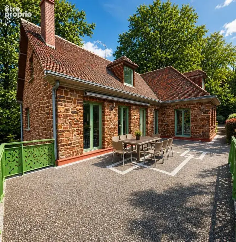 Maison de 9 pièces de 216 m² situé à Bernay - photo 2