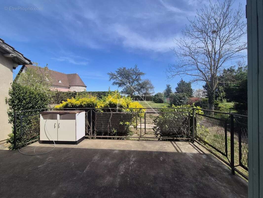 Commerce à SAINT-GERMAIN-DE-SALLES