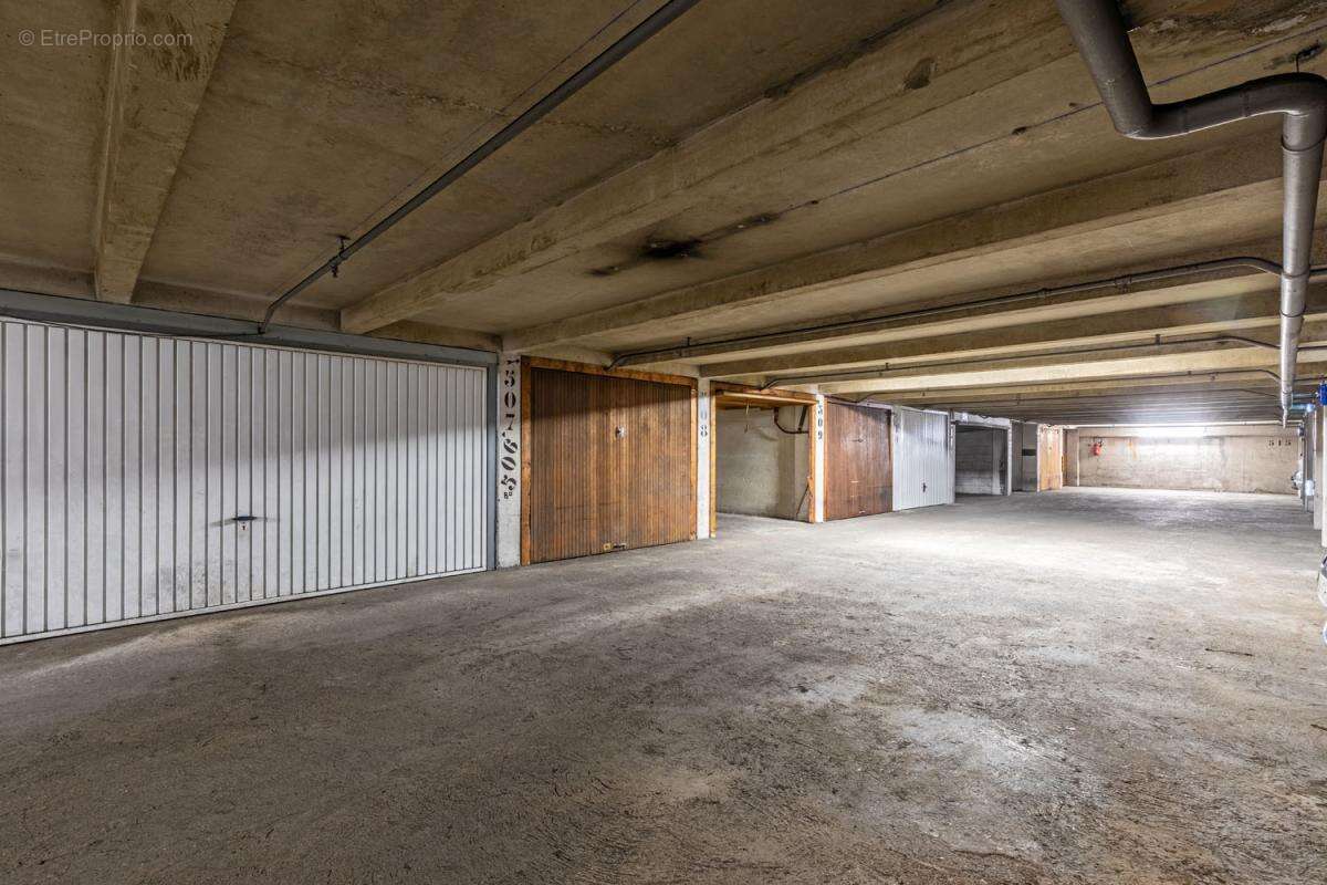 Box - Lot 217 - Paris (75) - photo 2