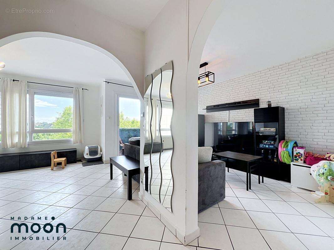 Appartement à OULLINS