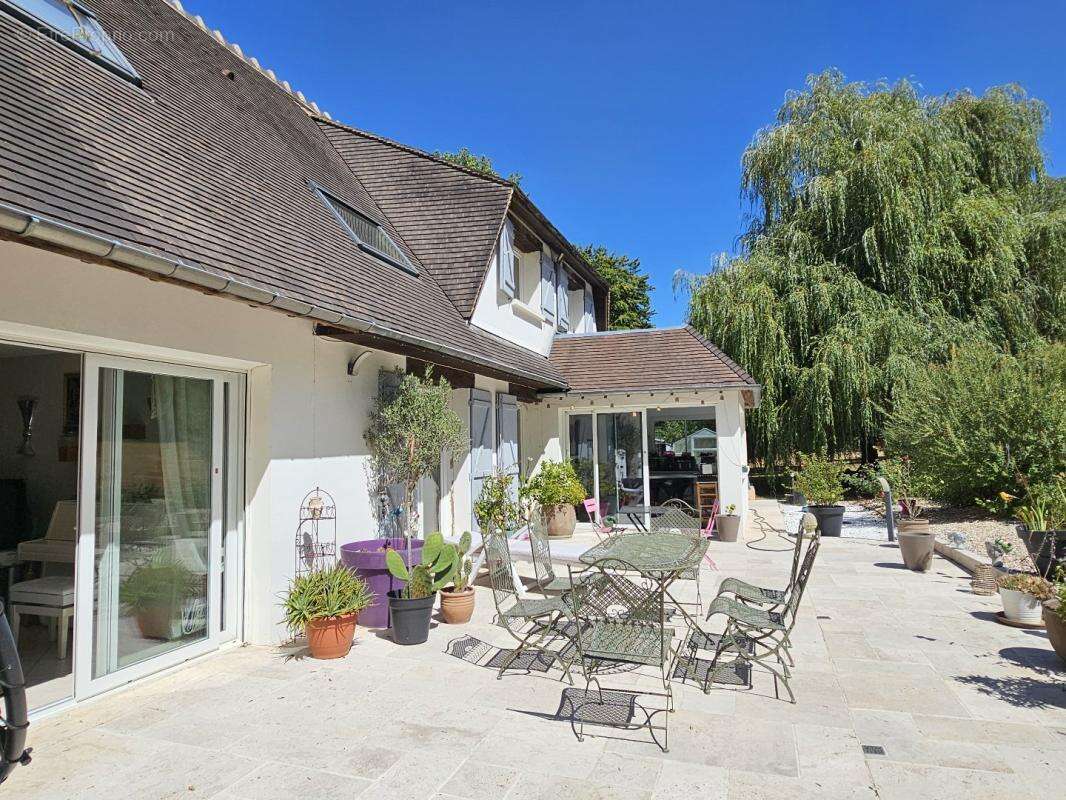 Maison 200 m² à Saint-Germain-De-Pasquier  - photo 4