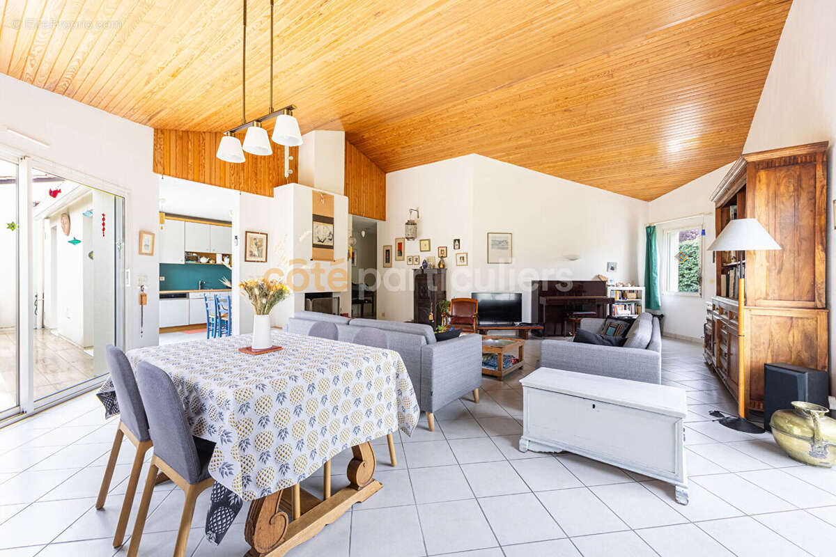 Basse goulaine -- maison familiale 194 m²  -- 5 chambres -- proche centre en impasse -- garage & jardin - photo 4