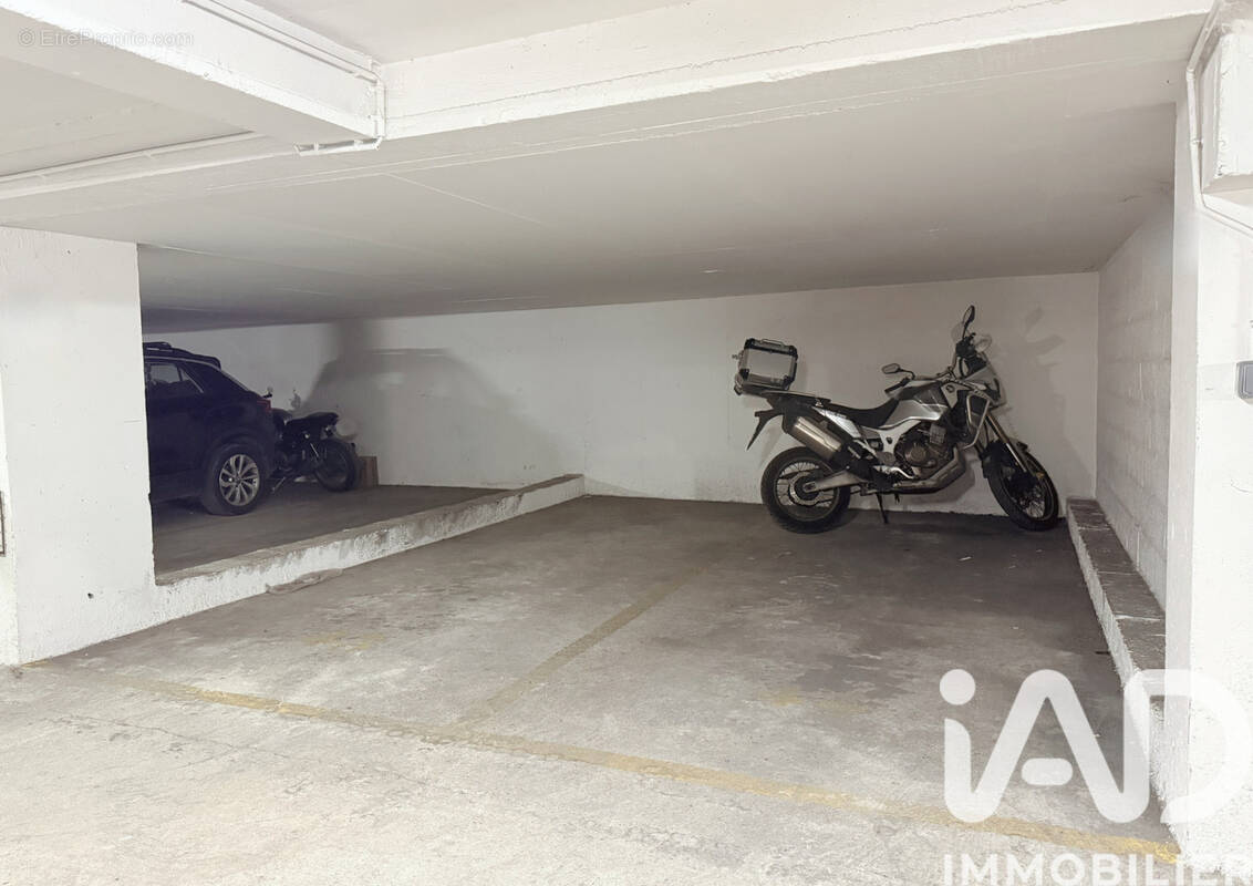 Photo 1 - Parking à PARIS-11E