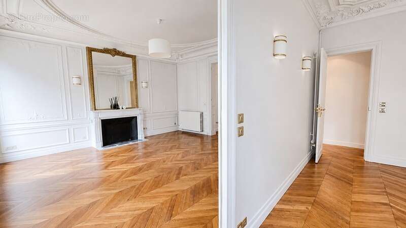 Appartement à PARIS-7E