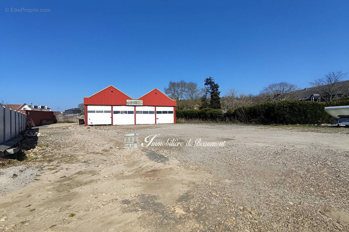 Parking à BEAUMONT-LE-ROGER