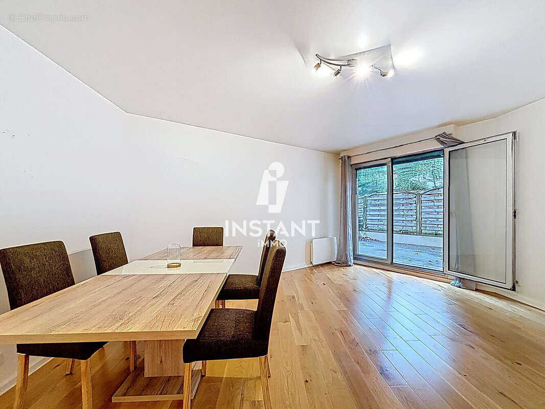 Appartement à CHARENTON-LE-PONT