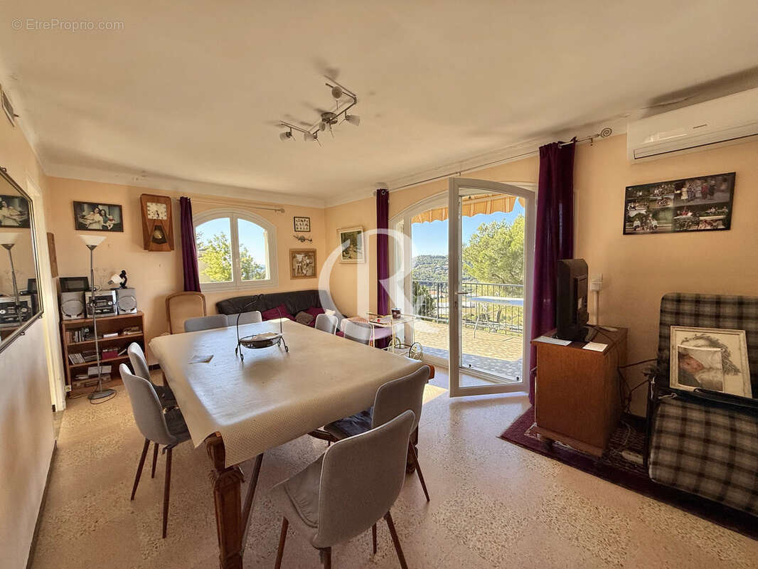 Maison à CARQUEIRANNE