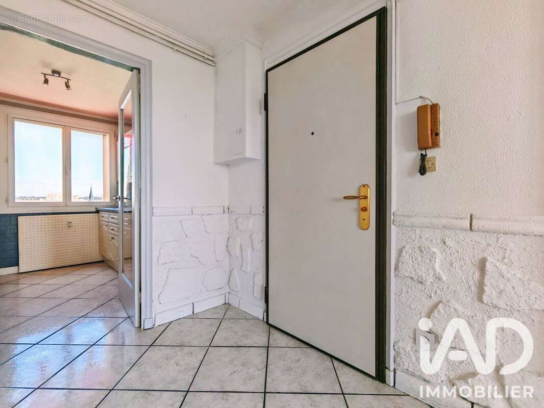 Photo 8 - Appartement à VILLEURBANNE