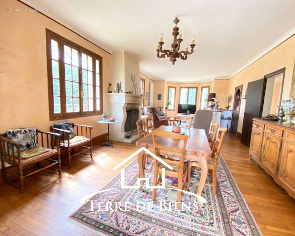 Propriété de caractère de 250 m2 habitables sur plus de 1,25 hectare   6 Chambres, 5 BOXES, À 10 minutes de Vi - photo 9