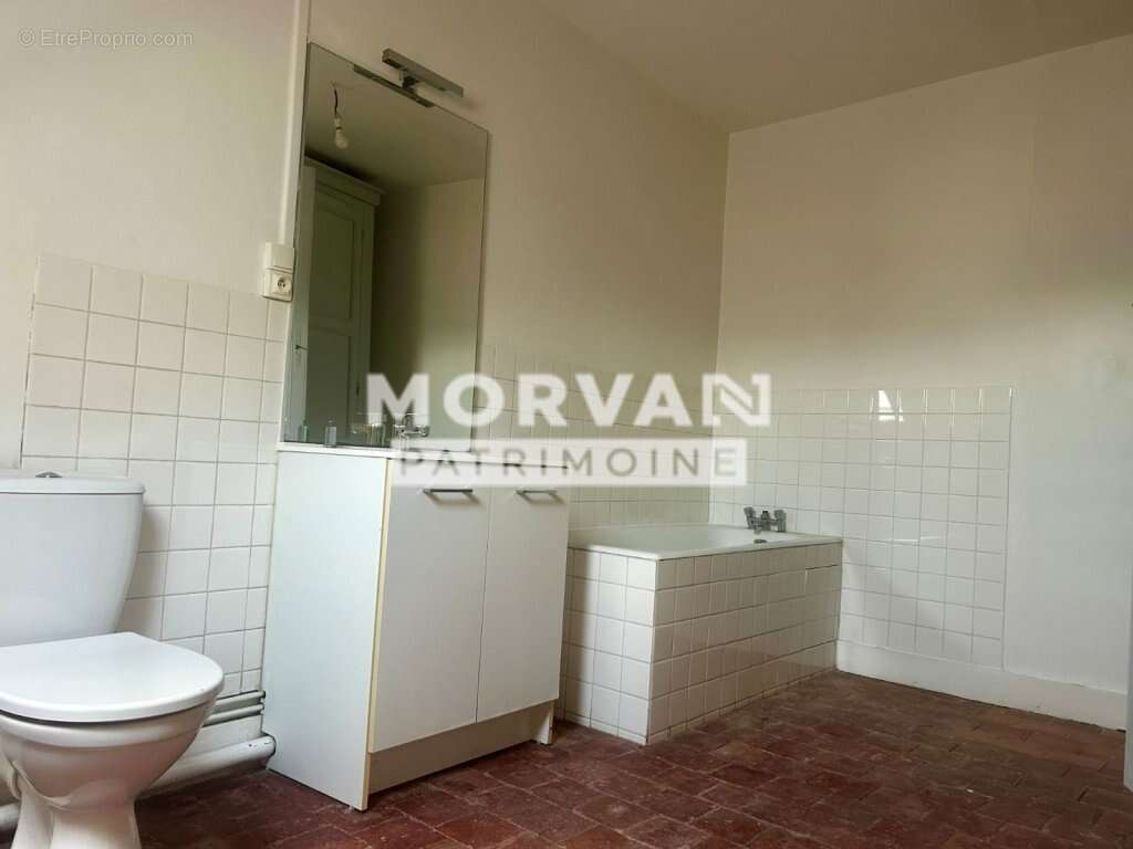 MAISON CENTRE VILLAGE  - 2 logements (1 loué) - 2 garages - Belle prestations !!! - photo 8