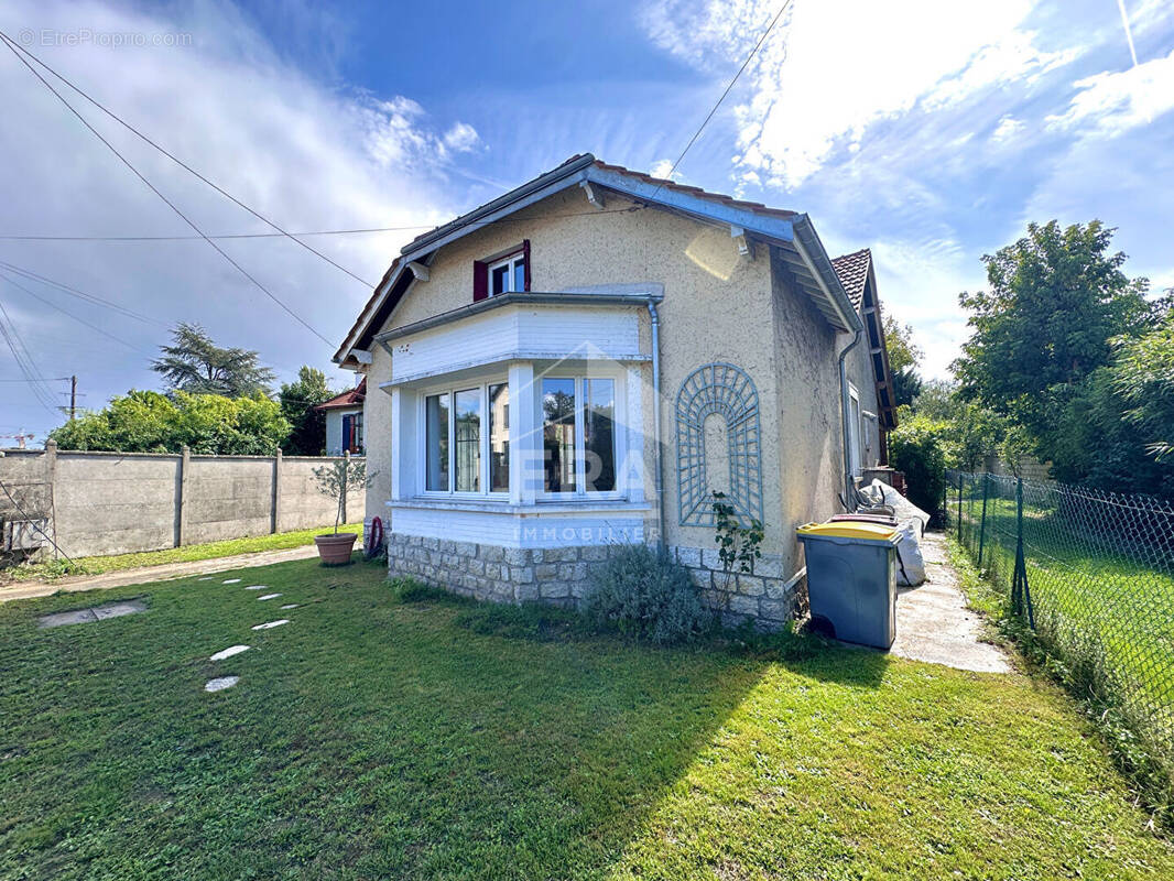 Maison à SAINT-PIERRE-LES-NEMOURS