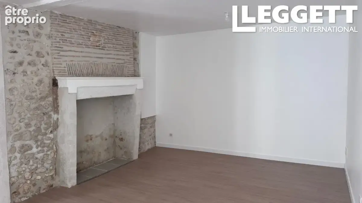 Maison de village rénovée de 2 chambres avec beaux volumes à Salles-Lavalette - photo 2