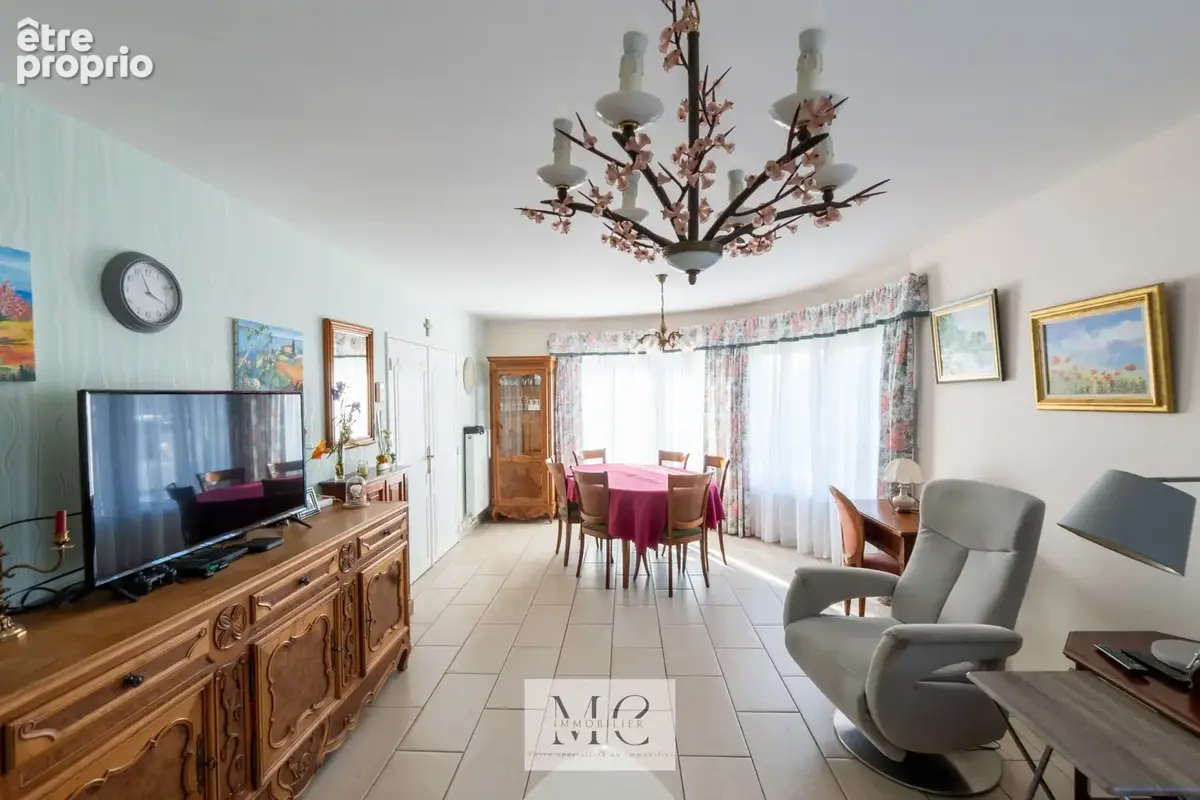 Plain pied 4 chambres double garage et beau jardin - photo 4