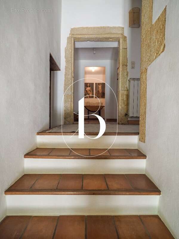 Maison à LAUDUN-L'ARDOISE