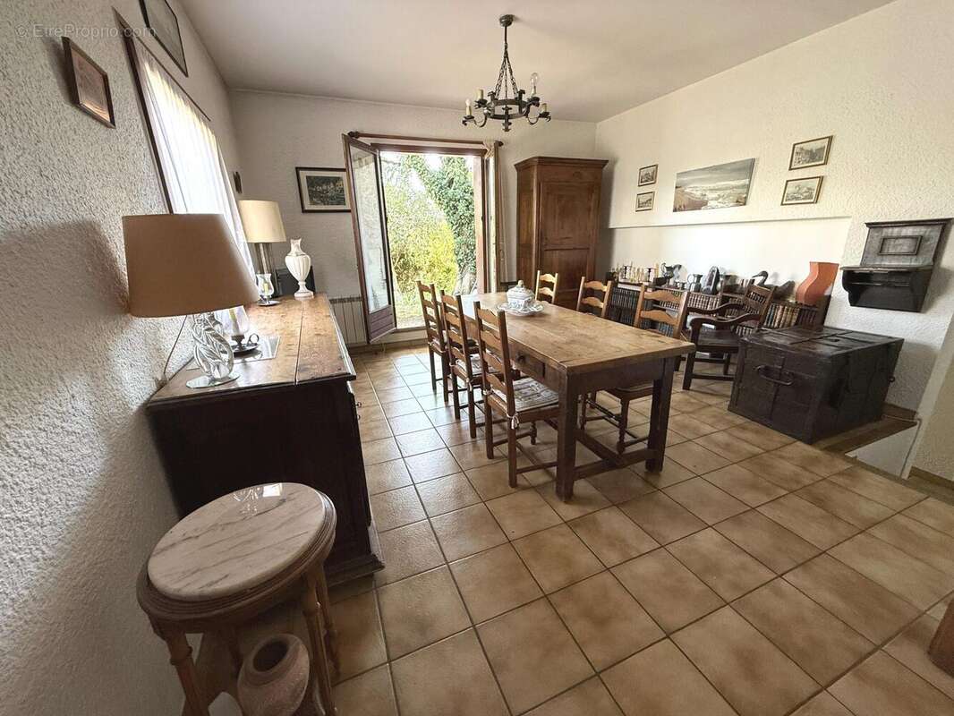Maison 106 m² à Saint-Nazaire-Les-Eymes  - photo 6