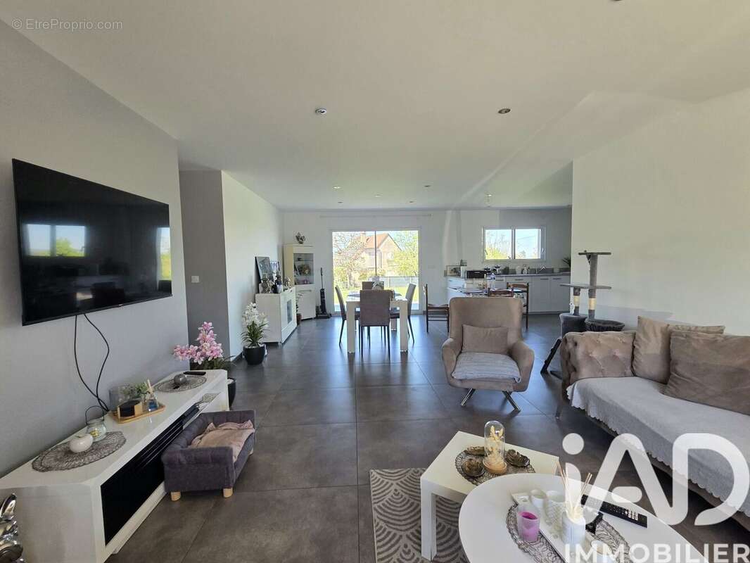 Maison 131 m² à Jugeals-Nazareth  - photo 3