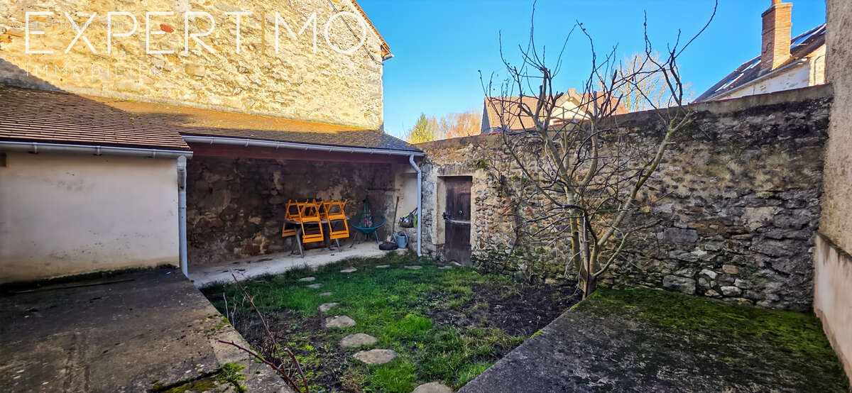 Maison à JANVILLE-SUR-JUINE