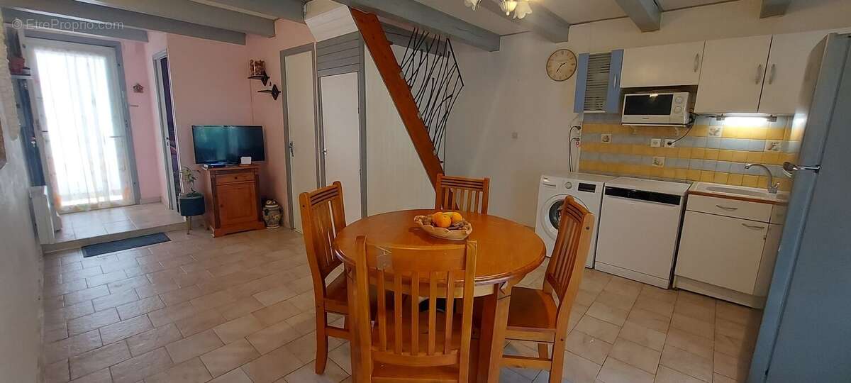 UNIQUEMENT chez Santoni, jolie maison de type T5 avec stationnement proche plage - photo 2