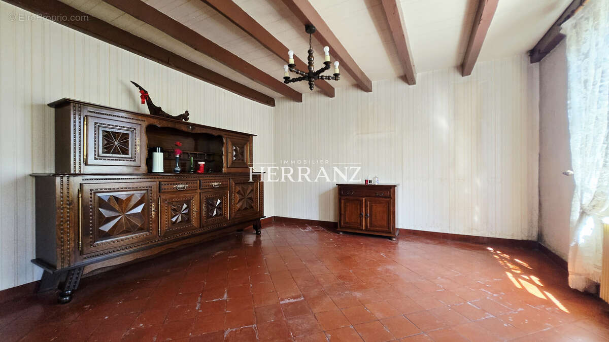 Maison en pierre - 139 m2 - Jardin et Garage - photo 6
