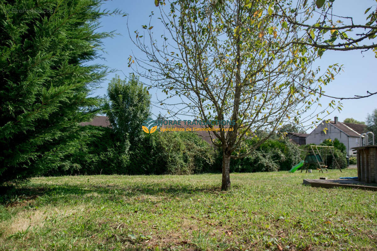 Maison à VELLEXON-QUEUTREY-ET-VAUDEY