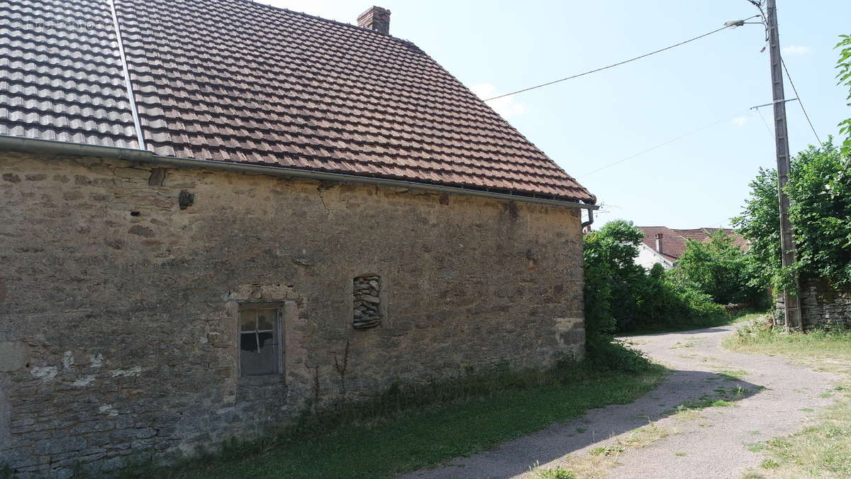 Maison à rénover 120 m² - photo 5
