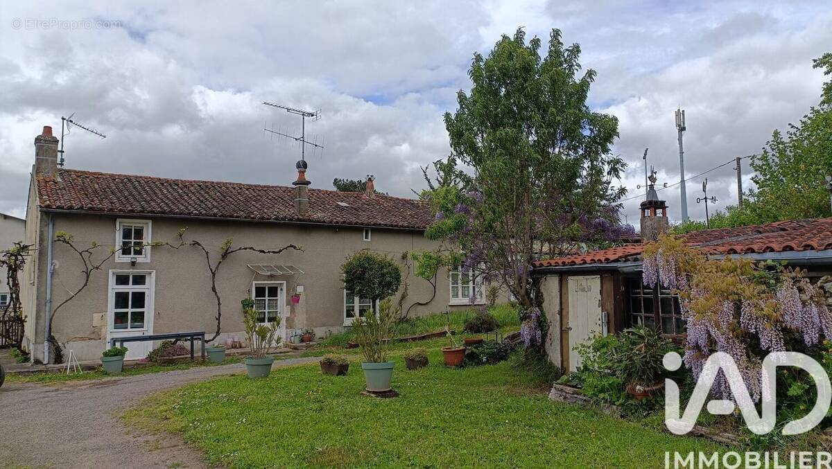 Photo 1 - Maison à ITEUIL