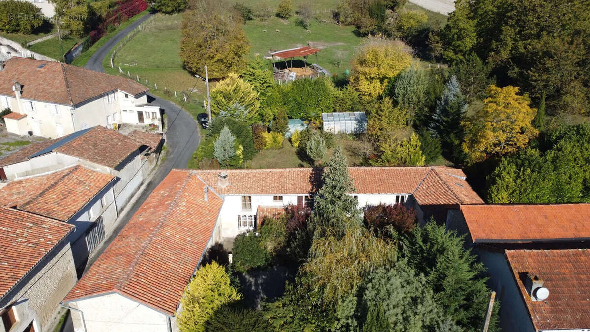 Maison à BLANZAC-PORCHERESSE