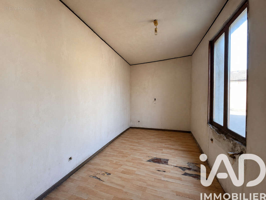 Maison 97 m² à Tricot  - photo 6