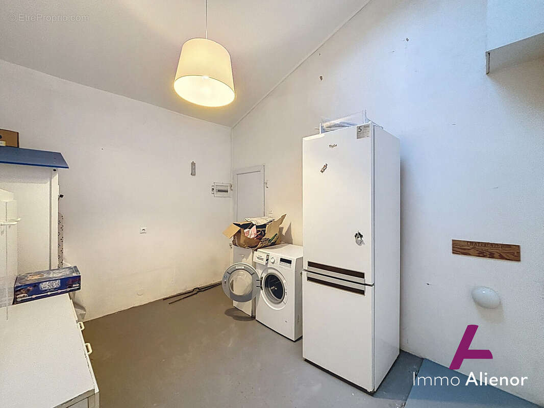 Maison 220 m² à Merignac  - photo 9