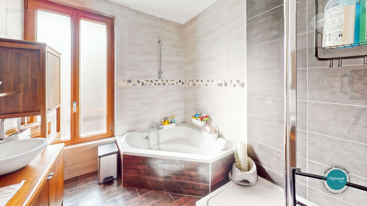 Maison à LE COUDRAY-MONTCEAUX