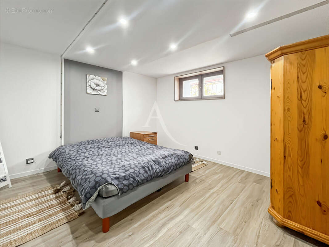 A VENDRE - Maison entièrement rénovée ? Fort potentiel avec logement indépendant - photo 14
