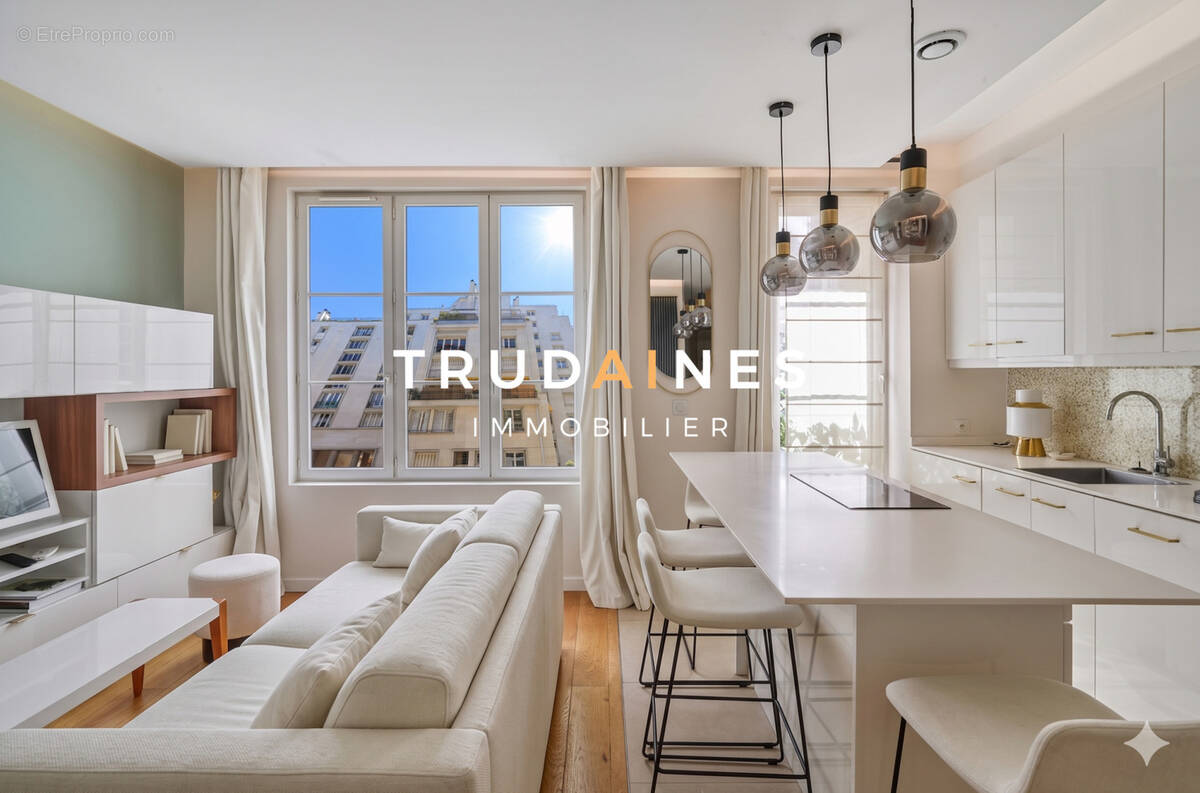 Appartement à PARIS-17E