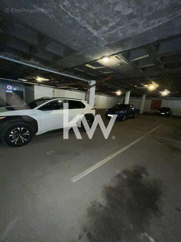 Parking à SAINT-CYR-L&#039;ECOLE