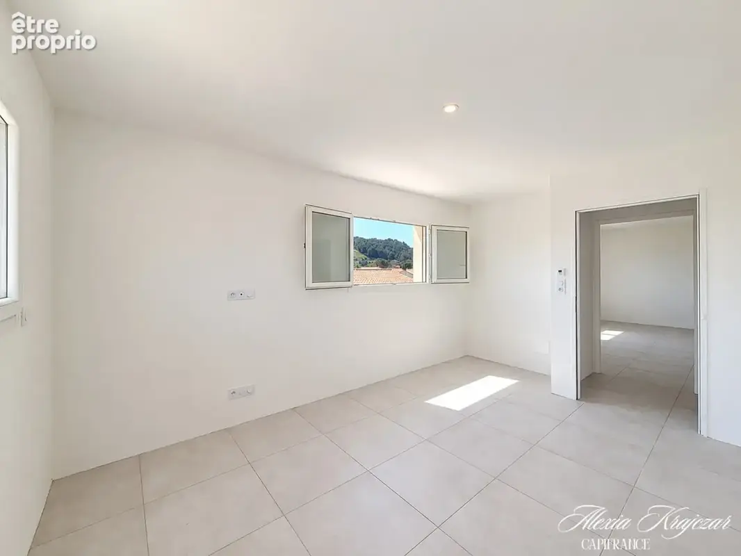 A VENDRE - Maison - 156m² - T6 - 4 chambres - Garage - Terrasse, jardin et piscine - CESSENON-SUR-ORB (34) - photo 10