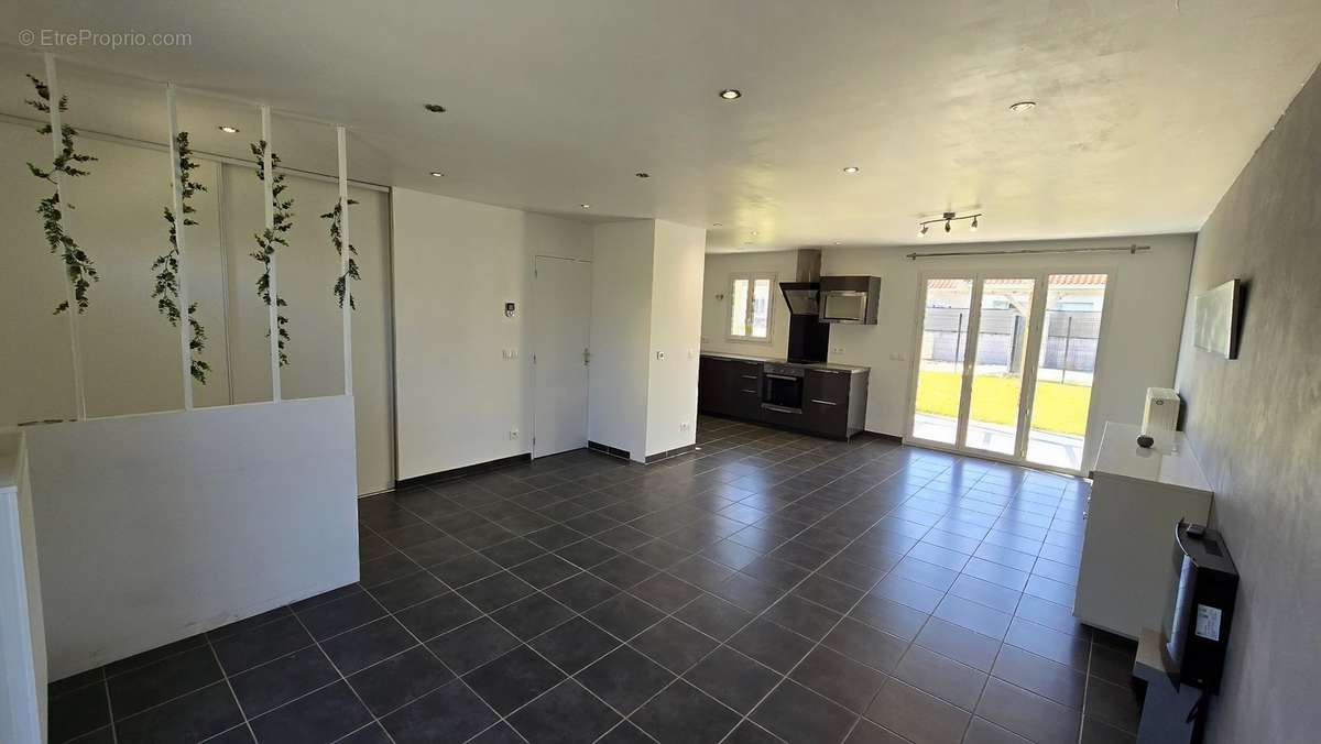 Jolie Maison 4 Pieces 79 M² - photo 3