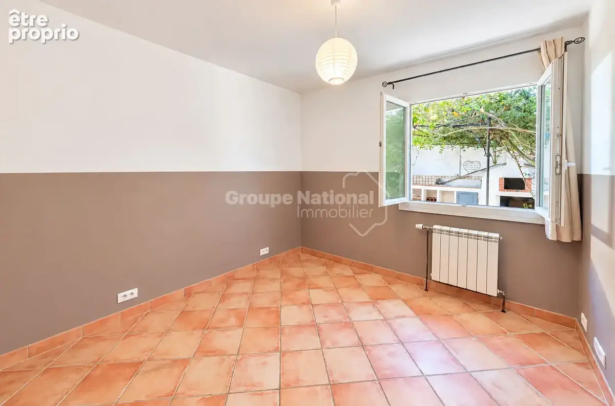 Maison de plain-pied avec jardin paysager et piscine - Secteur calme et recherché - photo 11