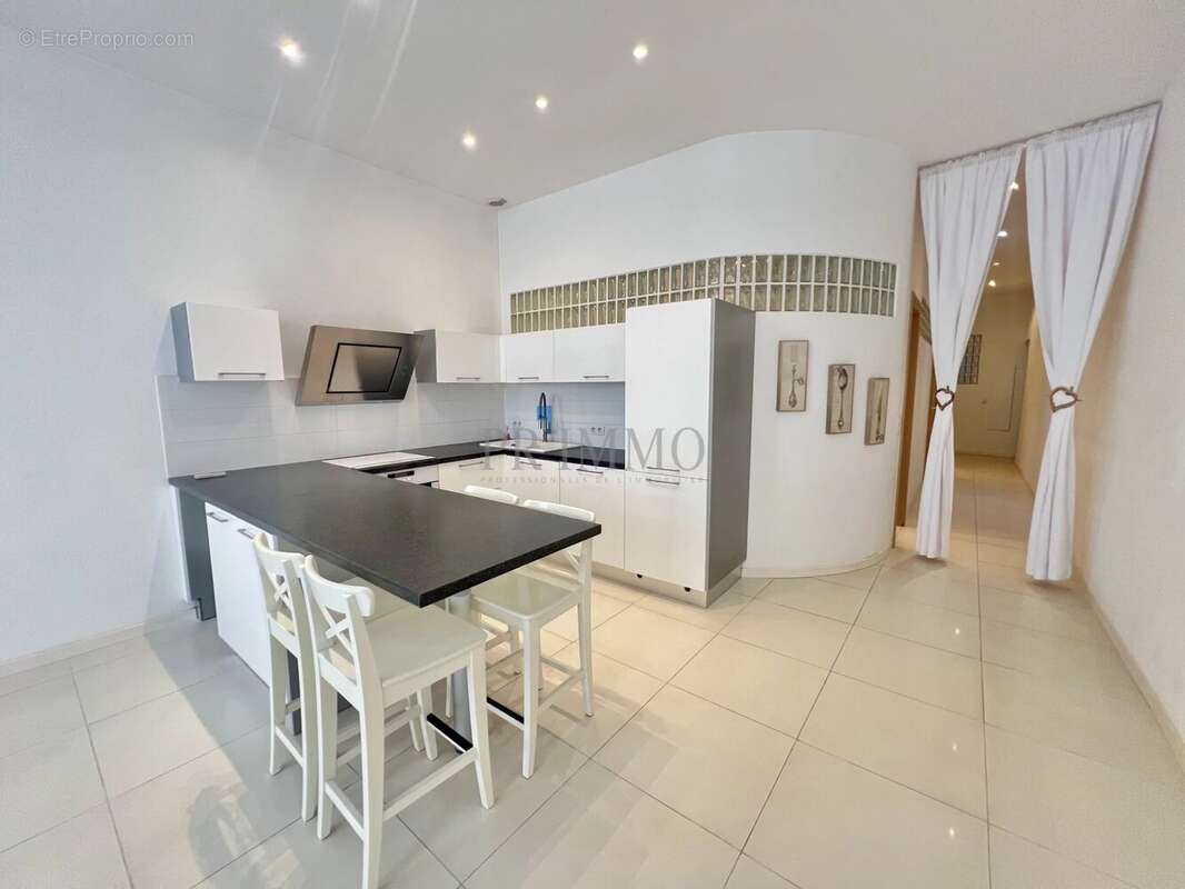 Spacieux appartement T3 de 78 m2, de standing à vendre dans - photo 4