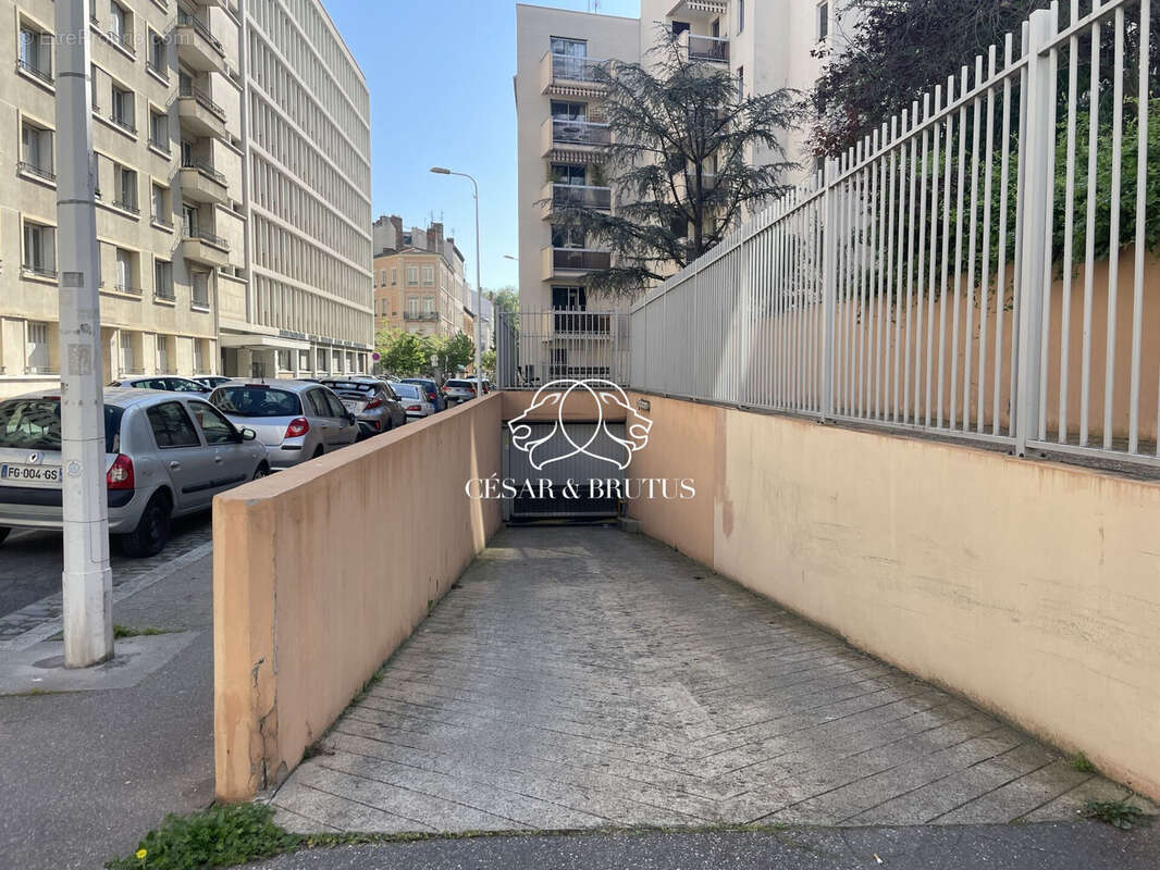 Parking à LYON-6E