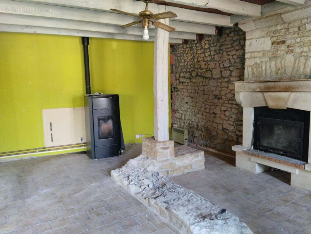 Maison à AUBIGNE