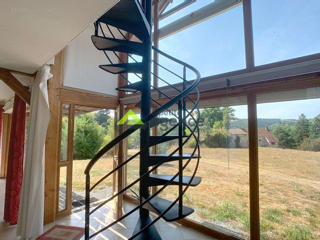 Maison à SAINT-QUENTIN-LA-CHABANNE