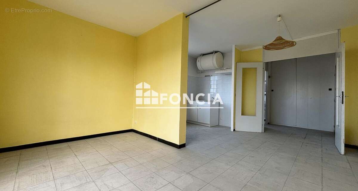 Appartement à BAGNOLS-SUR-CEZE