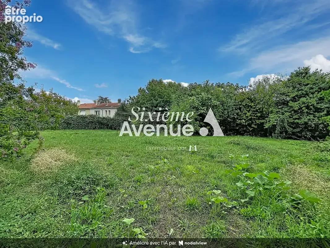 Terrain à VENISSIEUX