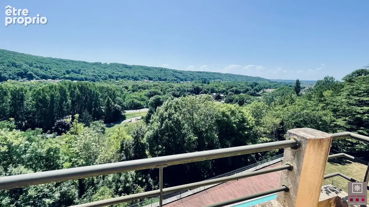 À 5 minutes du centre d' Ambérieu en Bugey. 2 maisons sur 9 000 M² de parc et bois. - photo 1