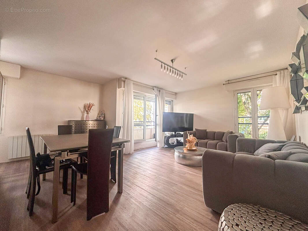 Secrétan / Meaux   Familial 4 pièces de 90 m2 avec double balcon - photo 2