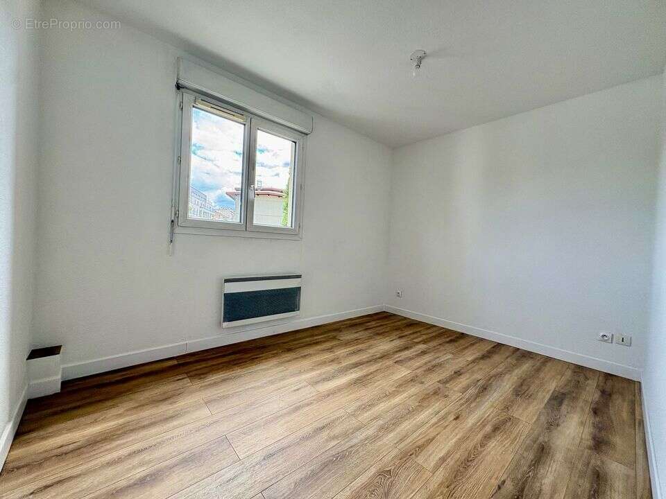 CHAMBRE 1 - Appartement à ANNEMASSE