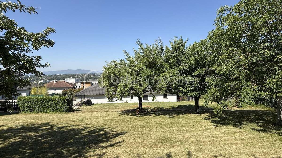 Voiron - Terrain hors lotissement 869 M2 - calme, vue dégagée, proche commodités - photo 2