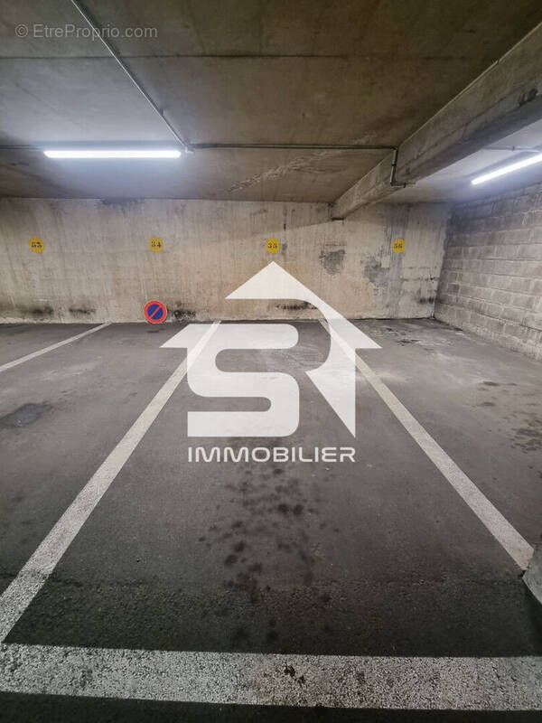 Parking à PARIS-20E