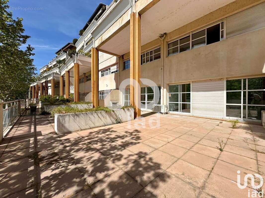 Photo 2 - Commerce à ARLES