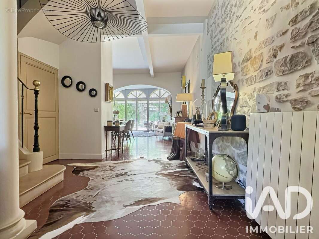Maison 205 m² à Mouries  - photo 6